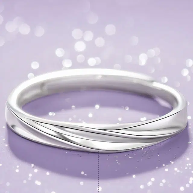 925