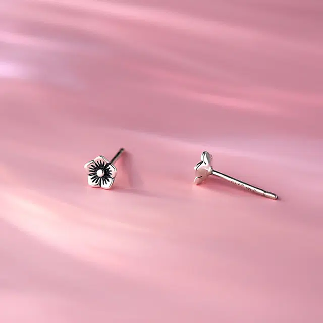 s999