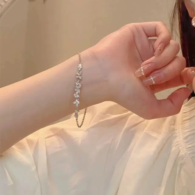 希遇 紫藤花微笑脸手饰轻奢小众设计感简约百搭闺蜜赠礼 合金 手链 女款