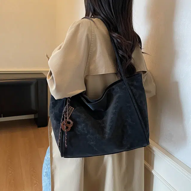 RIVMIND PU Tote