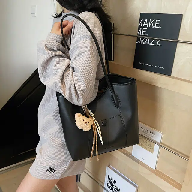RIVMIND PU Tote