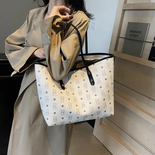 RIVMIND PU Tote