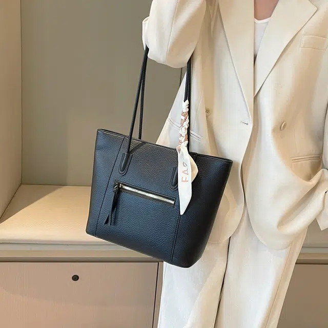 RIVMIND PU Tote