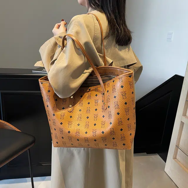 RIVMIND PU Tote