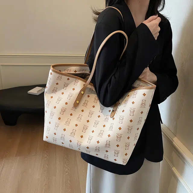 RIVMIND PU Tote