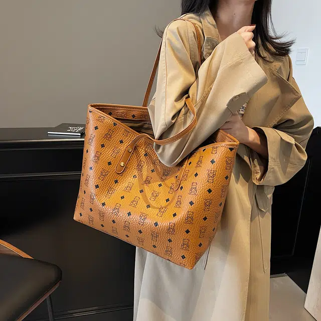 RIVMIND PU Tote