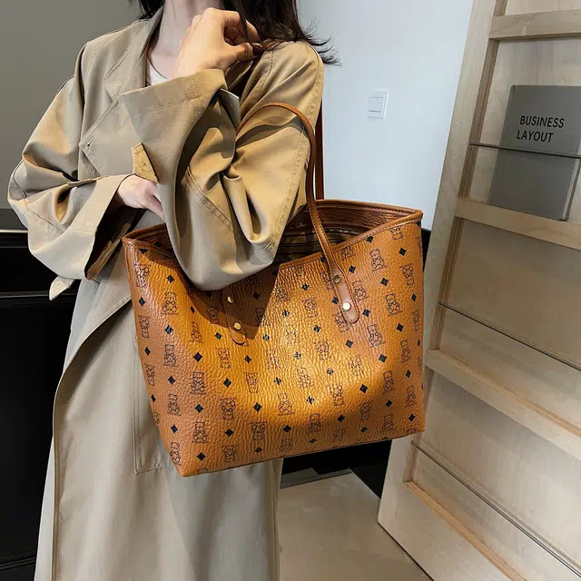 RIVMIND PU Tote