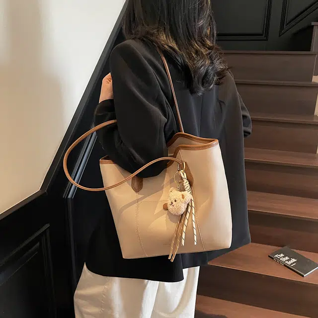 RIVMIND PU Tote