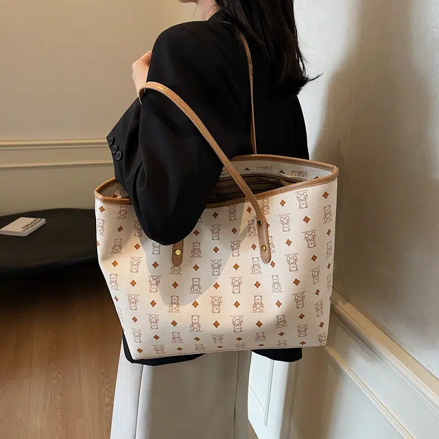 RIVMIND PU Tote