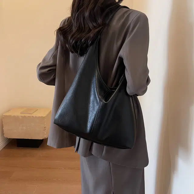 RIVMIND PU Tote