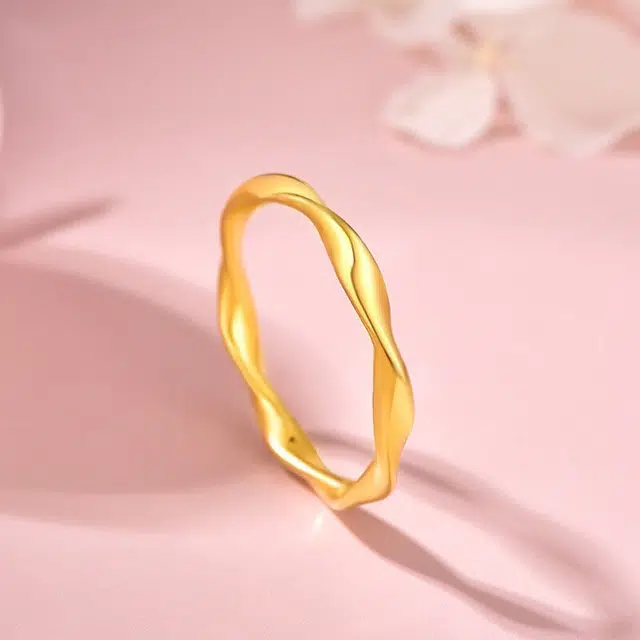 925