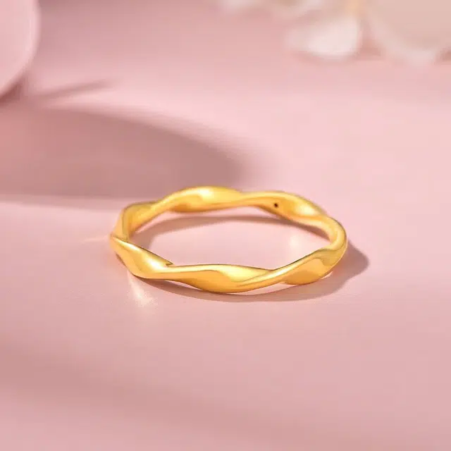 925