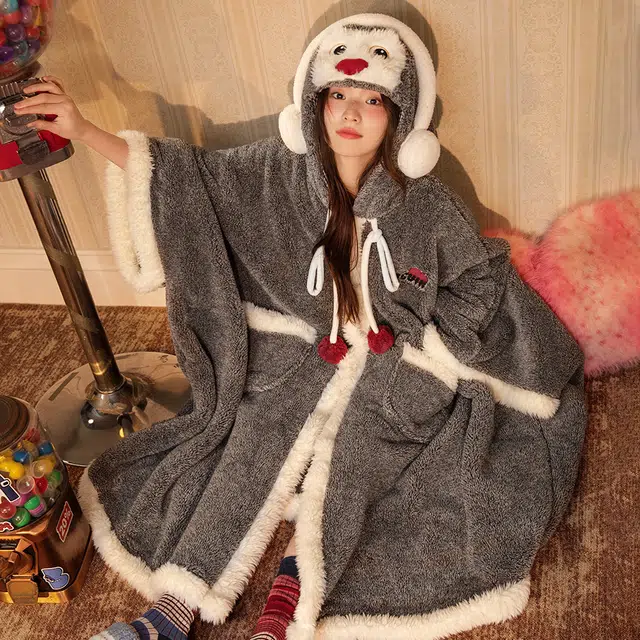 宫蝶 小企鹅可爱珊瑚绒斗篷睡衣家居服保暖可外穿卡通甜美宽松休闲大码加厚冬季睡袍 女款