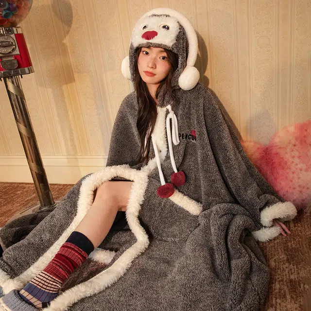 宫蝶 小企鹅可爱珊瑚绒斗篷睡衣家居服保暖可外穿卡通甜美宽松休闲大码加厚冬季睡袍 女款