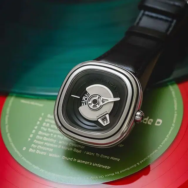SEVENFRIDAY PE