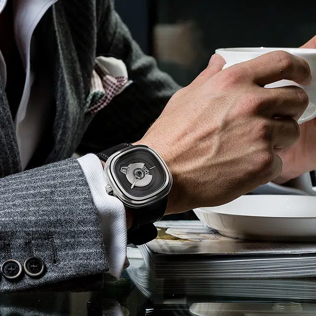 SEVENFRIDAY PE
