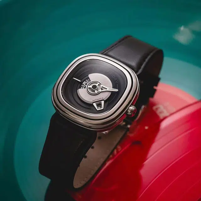 SEVENFRIDAY PE