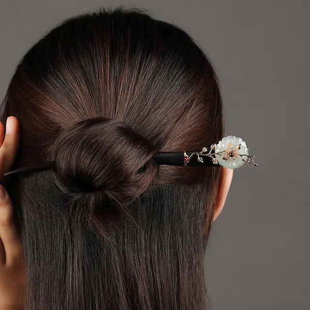 暖瞳 经典设计 古风盘发步摇玉 花朵 手工雕刻流苏 精致优雅现代日常中国风 檀木 发簪 女款
