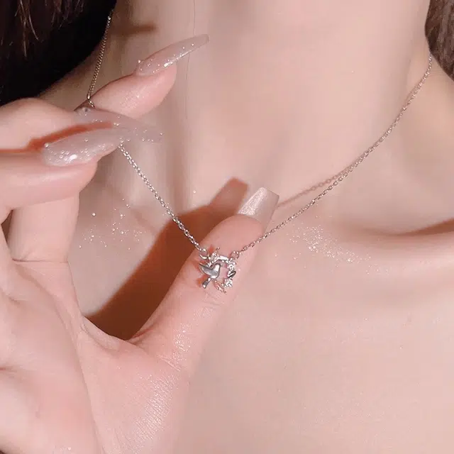 925