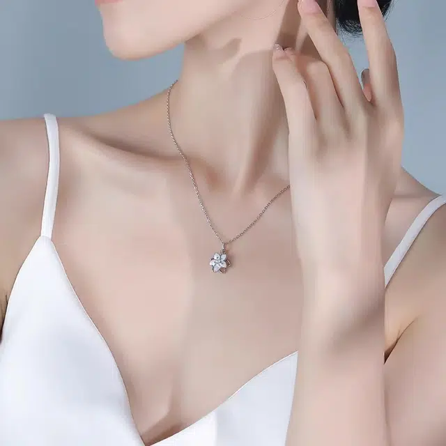 925