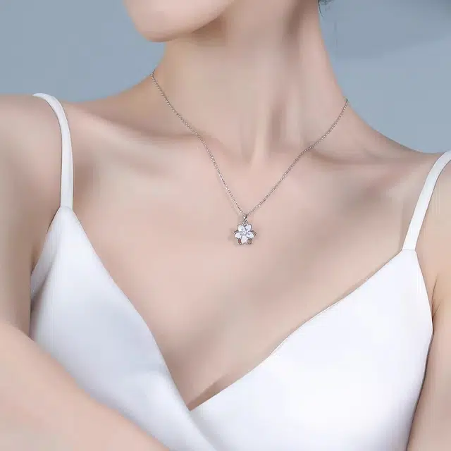 925