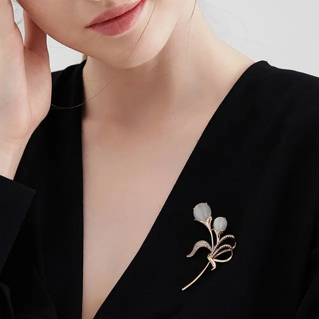 暖瞳 郁金香花朵奢华精致设计感西装衣服胸花时尚百搭浪漫独特别针配饰 合金 胸针 女款