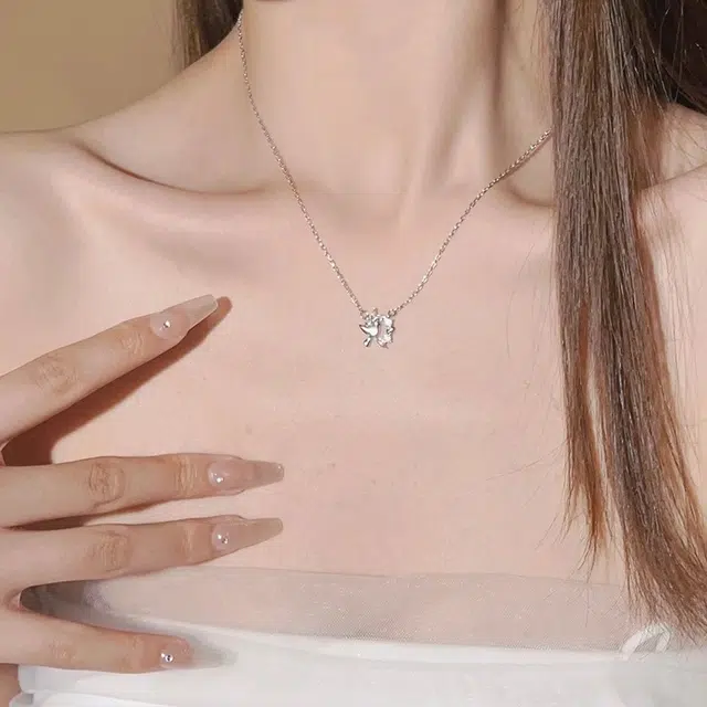 925