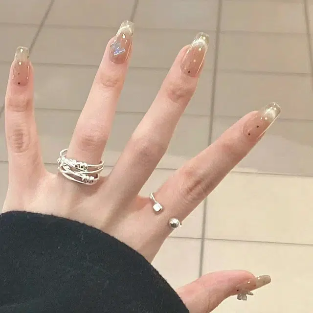 几多萌 亮片波点蝴蝶美甲  穿戴甲 短梯透色裸色 纯欲 优雅时尚精致