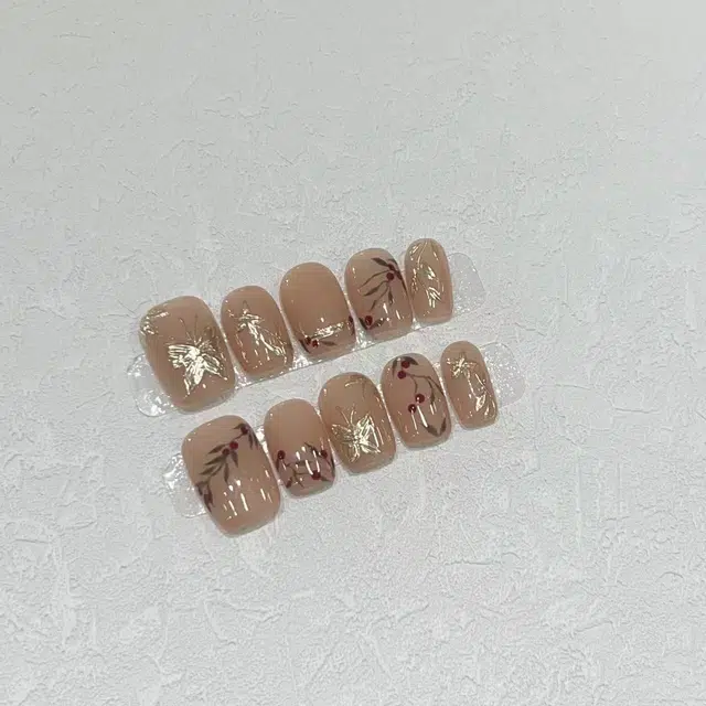 几多萌 纯手工穿戴甲片上春山款手绘魔镜蝴蝶可爱短款可拆卸  短短梯透色裸色 国风