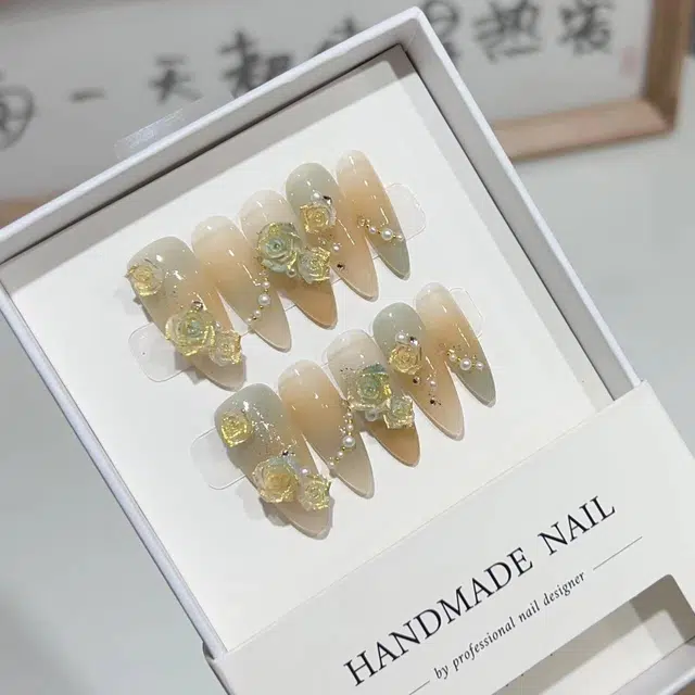几多萌 花海穿戴甲手工高级感假指甲贴片轻奢风美甲  杏仁琉璃玫瑰渐变