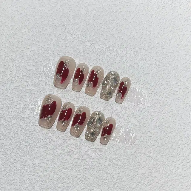 几多萌 手作高级  穿戴甲 短梯酒红晕染 细闪