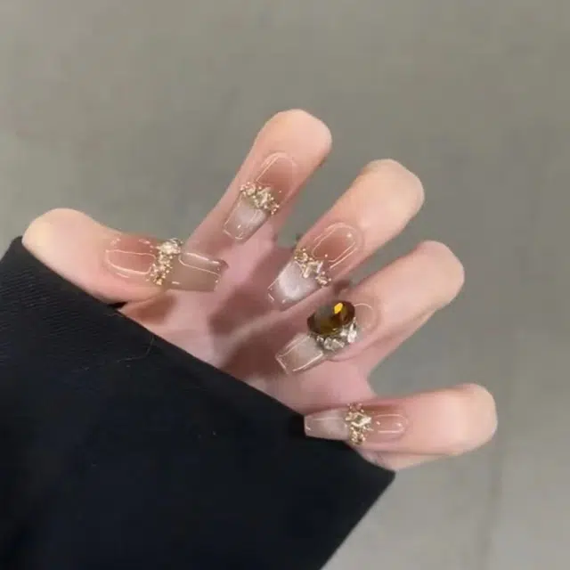 几多萌 黑桃皇后猫眼穿戴甲手工假指甲贴高贵纯欲腮红美甲  短梯长方杏色晕染