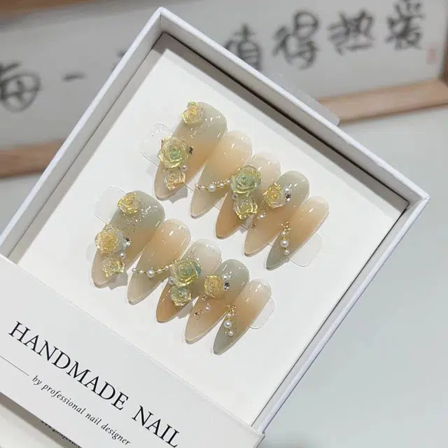 几多萌 花海穿戴甲手工高级感假指甲贴片轻奢风美甲  杏仁琉璃玫瑰渐变