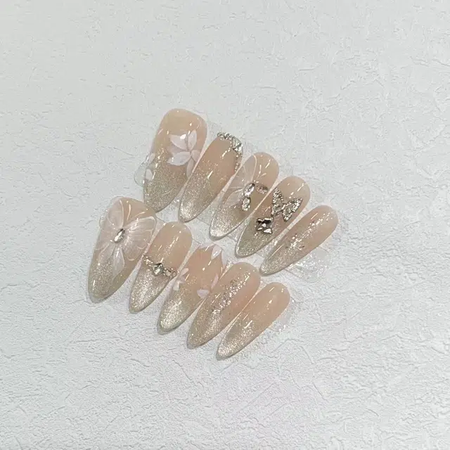 几多萌 纯欲风蝴蝶穿戴甲手工甲片假指甲贴片  杏仁透色裸色