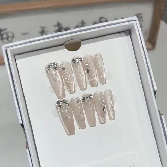 几多萌 【冰透精灵】 手工穿戴甲冰透 轻奢风猫眼美甲 碎钻假指甲贴片可拆卸  梯型长款裸色晕染 细闪