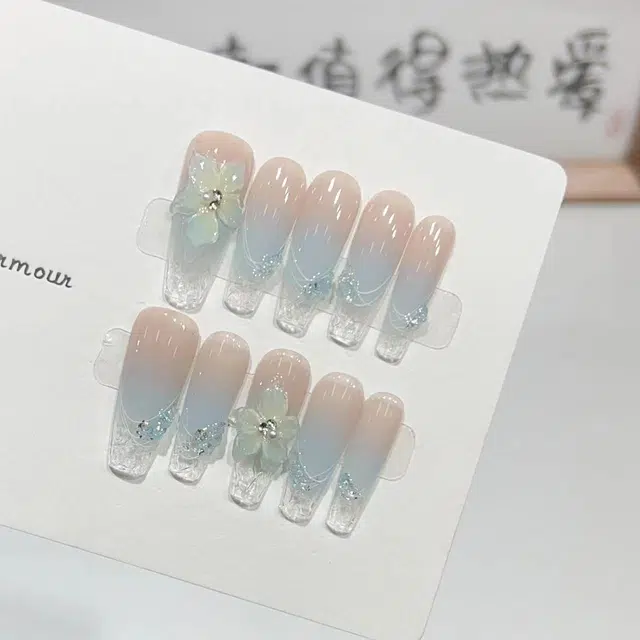 几多萌 高级感冰花梦幻渐变  穿戴甲 梯型长款蓝色裸色 法式 水波纹可拆卸