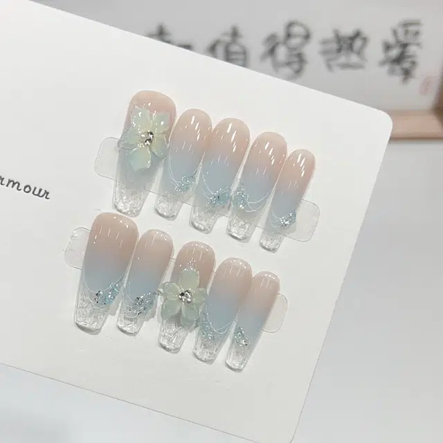 几多萌 高级感冰花梦幻渐变  穿戴甲 梯型长款蓝色裸色 法式 水波纹可拆卸