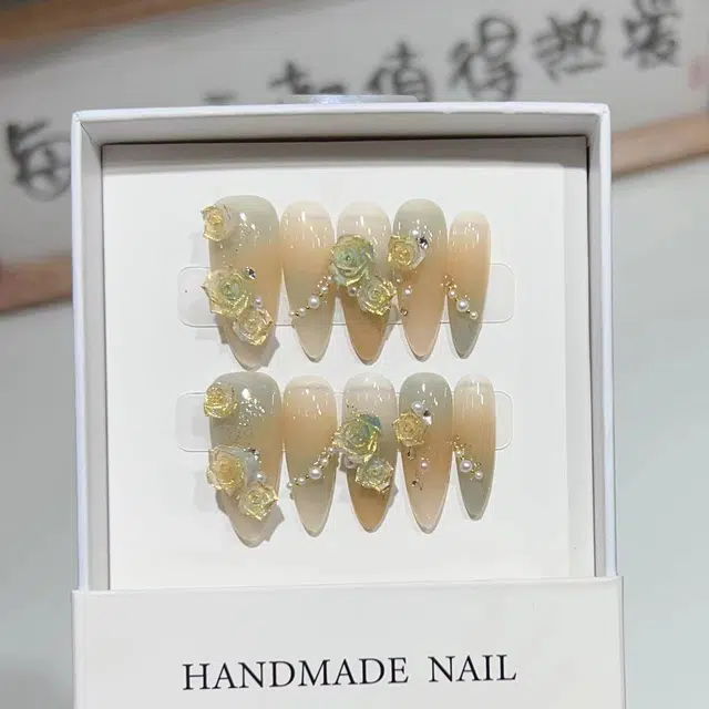 几多萌 花海穿戴甲手工高级感假指甲贴片轻奢风美甲  杏仁琉璃玫瑰渐变