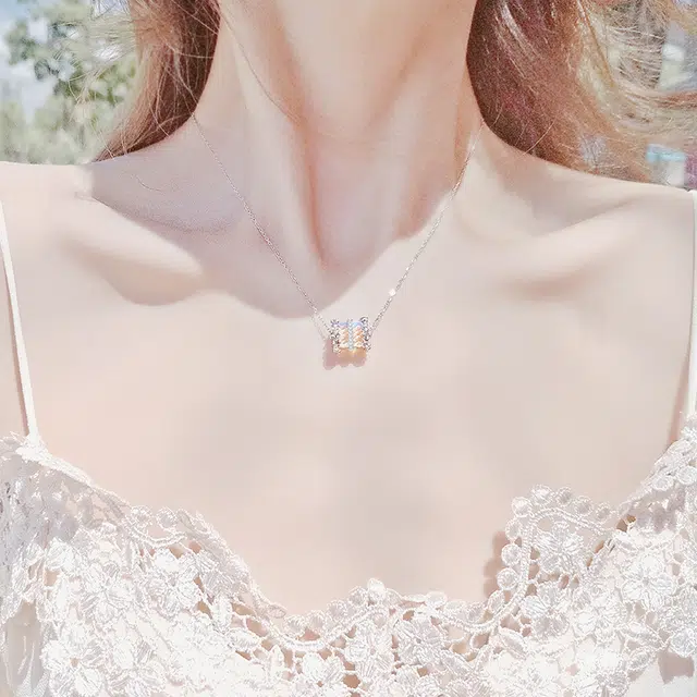 925
