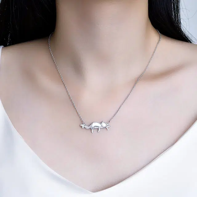 925