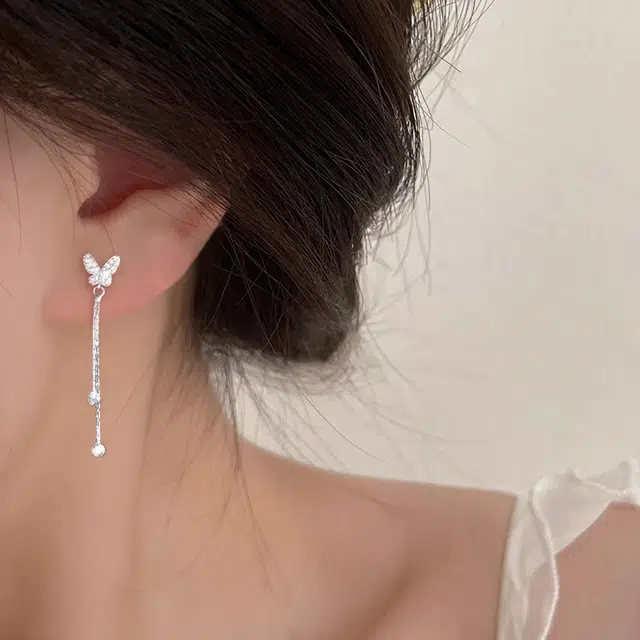 925