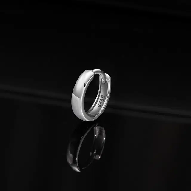 925