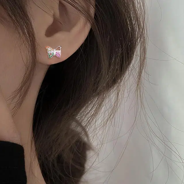 925