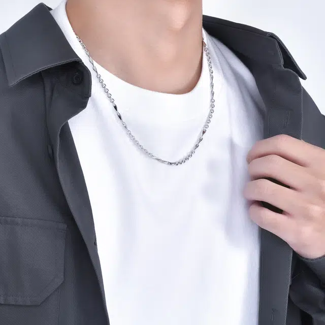 925