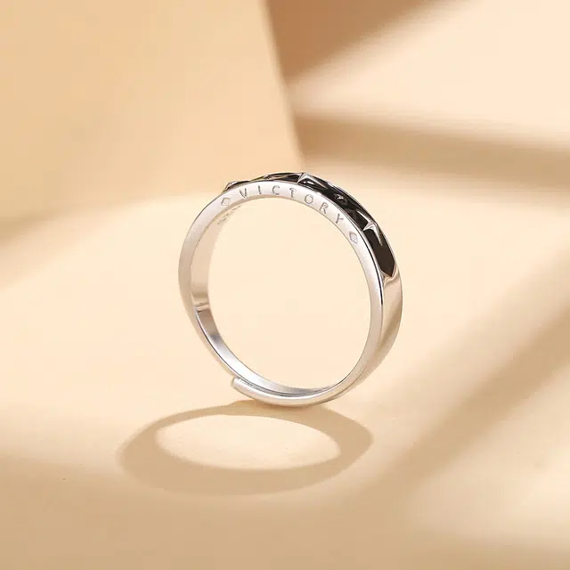 925