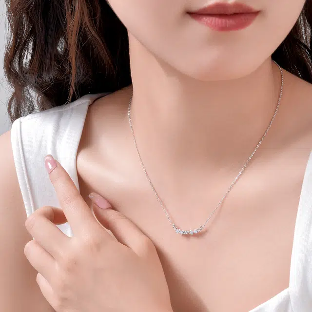 925