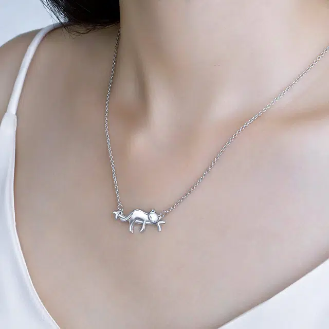 925