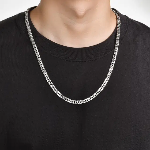 925