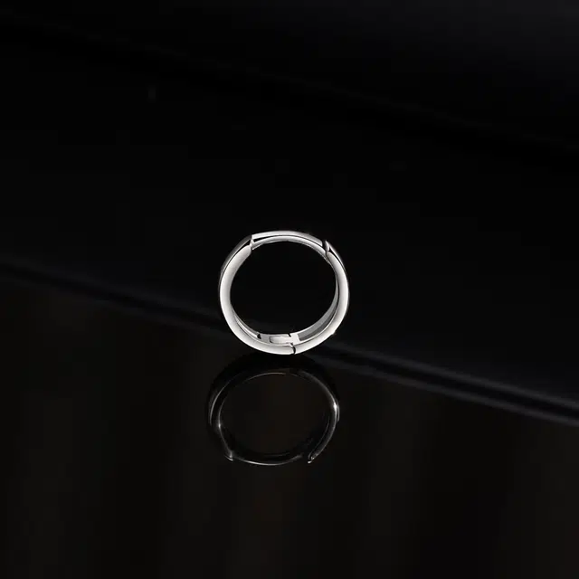 925
