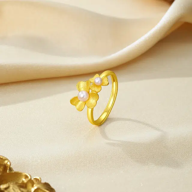 周大生 杏花春雨轻奢显白花朵 镶珍珠 拉丝 倒模工艺 足金 按克计价 黄金戒指 女款